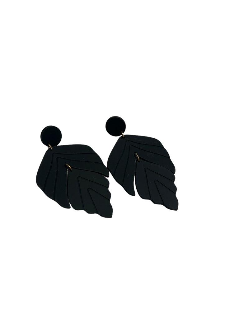 Minimalist Black Halloween Glam Earrings – Trendy, Lightweight Halloween Accessory for Effortless Style